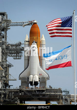 12 juin 2009 - La navette spatiale Endeavour est en place à l'aire de lancement 39A au Centre spatial Kennedy à Cape Canaveral, en Floride. Banque D'Images