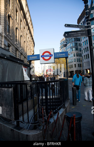 Entrée souterraine - London Charing Cross Banque D'Images