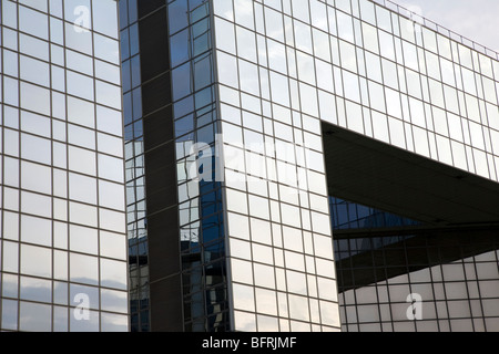 Banque Populaire, près du Parc André Citroën, Paris, France Banque D'Images