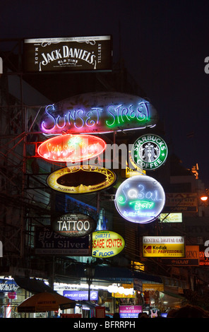 Néons de Khao San Road Bangkok Banque D'Images