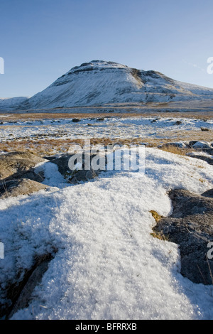 Ingleborough Hill, Royaume-Uni hiver neige scène à cicatrices blanches, près de l'Chapel-Le-Dale, Yorkshire Dales, North Yorkshire, UK Banque D'Images