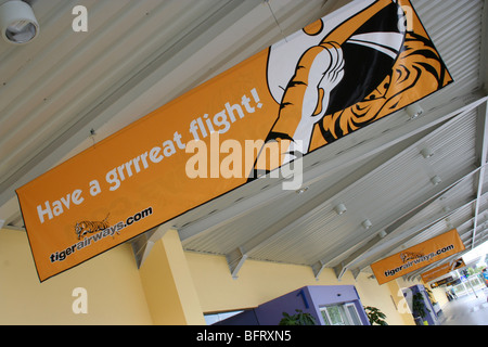 Tiger Airways Logo Couleurs d'avion Singapour LCCT Banque D'Images