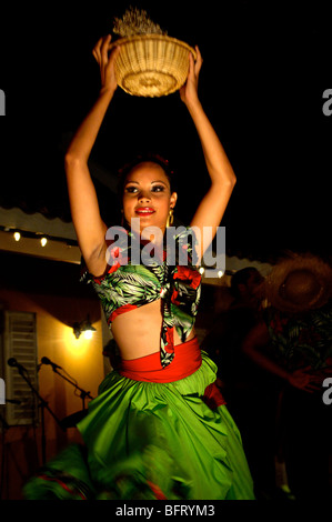 Aruba, danse folklorique à Fort Zoutman Historical Museum Banque D'Images