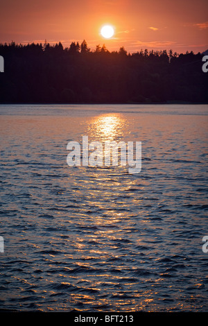 Coucher du soleil sur le lac Banque D'Images