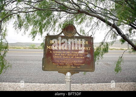 Plaque commémorative, le Blue Star Memorial Highway, l'autoroute 90, Texas, États-Unis Banque D'Images