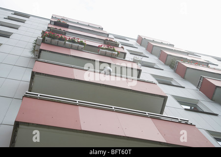 La chute d'un balcon et de Football Banque D'Images