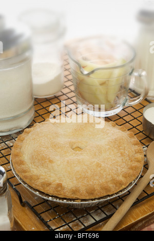 Tarte aux pommes faite maison et des ingrédients Banque D'Images