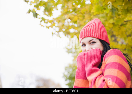 Woman Outdoors in autumn Banque D'Images