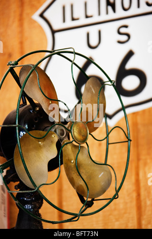 Ventilateur et vieux souvenirs Route 66, Ash Fork, Arizona, USA Banque D'Images