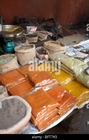 Stand d'épices à Calcutta, au Bengale occidental, Inde Banque D'Images