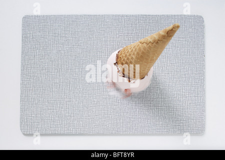 Abandonné Ice Cream Cone Banque D'Images