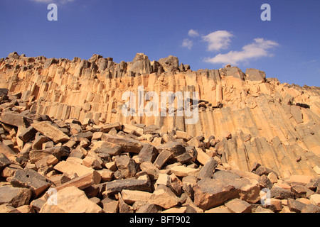 Israël, Néguev, rochers à Haminsara (la menuiserie) Hill dans le Cratère de Ramon Banque D'Images