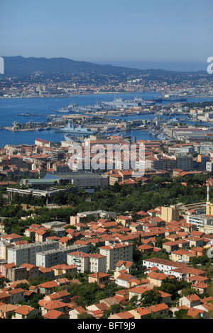 Vue aérienne de la ville et le port militaire de Toulon Banque D'Images