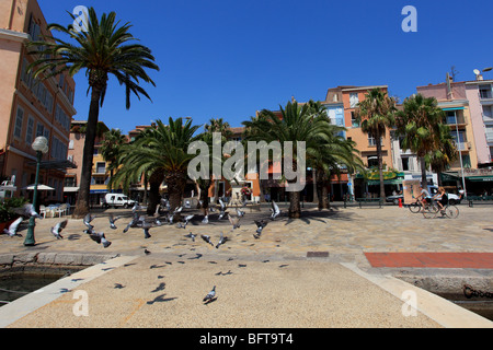 Le joli village de pêcheurs de Sanary Banque D'Images