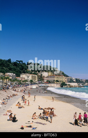 Les gens se détendre sur la plage Ponchettes Banque D'Images