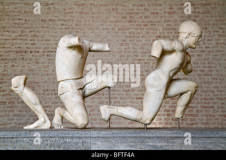 Groupe de guerriers de l'ouest fronton du Temple d'Aphaia à Égine, ca. 490 avant J.-C.. Banque D'Images