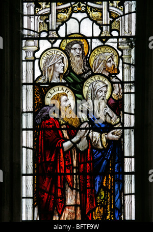 Un vitrail représentant des prophètes de l'Ancien Testament, l'église de St Jean le Baptiste, Bishopstone, Wiltshire Banque D'Images