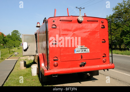 Ex Parti communiste russe UMT SR 114 fire truck en Roumanie l'Europe de l'Est Banque D'Images