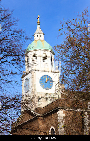 Bell/tour de l'horloge sur l'église de la Sainte Trinité, Clapham Common Nord, Clapham, Londres, UK Banque D'Images