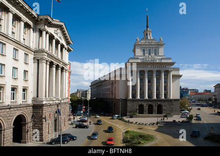 Architecture ancienne, Sofia, capitale de la Bulgarie, place Nezavisimost, Parlement, (deuxième bâtiment) Balkans Banque D'Images