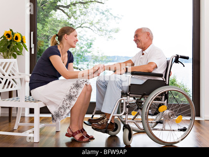 Woman holding senior man's hand Banque D'Images