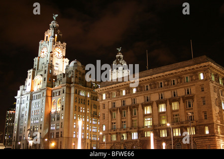 Le Royal Liver Building et Cunard Building At Night, Pier Head, Liverpool, Merseyside, Royaume-Uni Banque D'Images