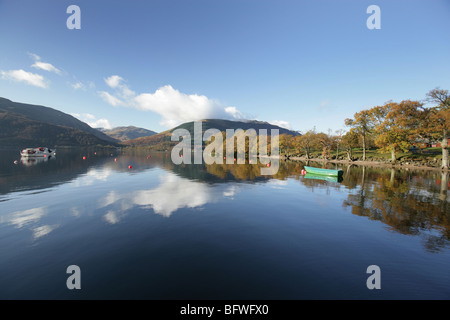 Salon du Loch Lomond, Ecosse. Couleurs d'automne vue panoramique sur le Loch Lomond, à l'ouest en direction de Inverbeg de Monifieth. Banque D'Images