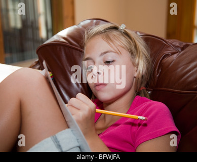 Young Girl doing her homework Banque D'Images