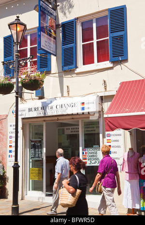 Gibraltar. Bureau de change sur la rue Main. Banque D'Images