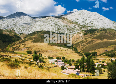 Alba de los Cardaños, un village de la Cordillère Cantabrique de la province de Palencia, dans le nord de l'Espagne Banque D'Images