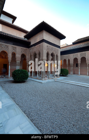 Pavilion et arches, Cour des Lions, à l'Alhambra, Grenade, Espagne Banque D'Images