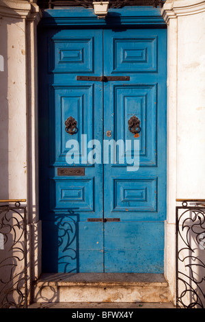 Un front bleu porte d'une maison à Malte Banque D'Images