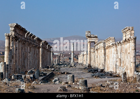 Pompey fait Apamée (Apameia) ou Afamia (Arabe) partie de l'Empire romain en Syrie. Cardo Maximus rue avec des colonnes. Et romain Banque D'Images