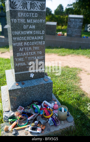 Grave pour un enfant inconnu du Titanic dans l'Halifax Fairview Cemetery Banque D'Images