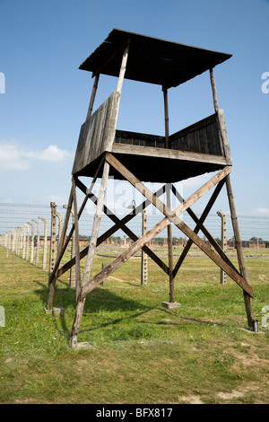 Watch Tower à l'intérieur du périmètre de la Birkenau (Auschwitz II - Birkenau) Camp de la mort nazi à Oswiecim, Pologne. Banque D'Images