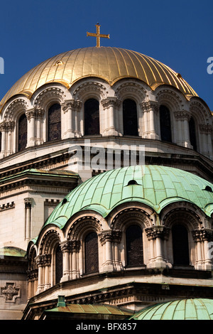 Les dômes et les croix de l'église cathédrale Alexandre Nevski Memorial à Sofia, Bulgarie Banque D'Images