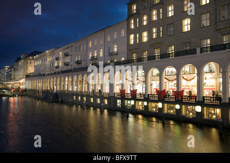 Alsterarkaden et Alster, Hamburg, Allemagne Banque D'Images