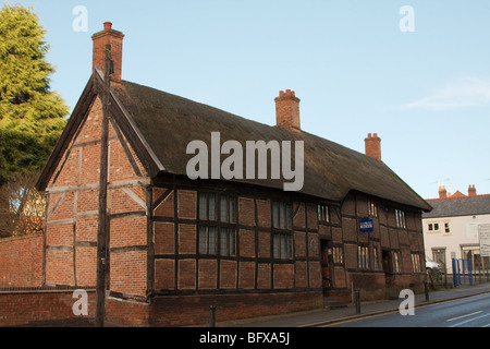 Une ligne d'ossature de bois Knitter's cottages. Banque D'Images