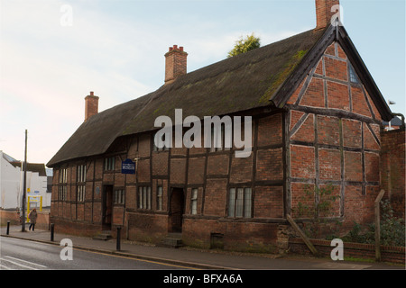 Une ligne d'ossature de bois Knitter's cottages. Banque D'Images