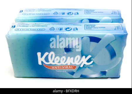 Deux paquets de cellophane Anti Viral Kleenex tissus Banque D'Images