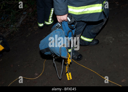 Pompier avec BA et lignes Guide sac et Tallys Banque D'Images