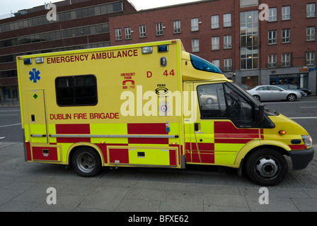 Ambulance Pompiers de Dublin Banque D'Images