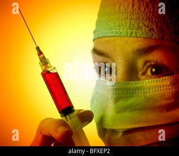 Technicien médical et de laboratoire de l'hôpital dans l'aiguille hypodermique