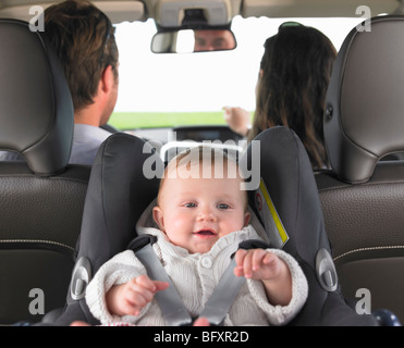 Bébé en siège-auto Banque D'Images