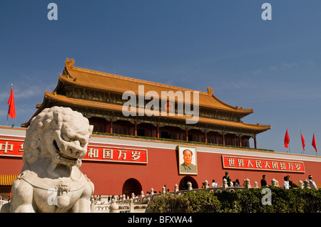 Une statue de lion à la Cité Interdite, Beijing Chine Banque D'Images