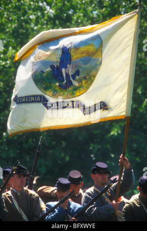 Les Cadets de l'Institut militaire de Virginie et d'un drapeau à la bataille de New Market, Virginia Banque D'Images