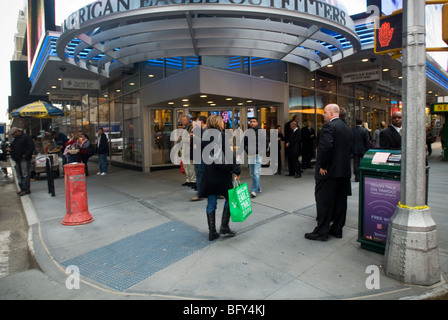 American Eagle Outfitters ouvre son flagship store au cœur de Times Square à New York Banque D'Images