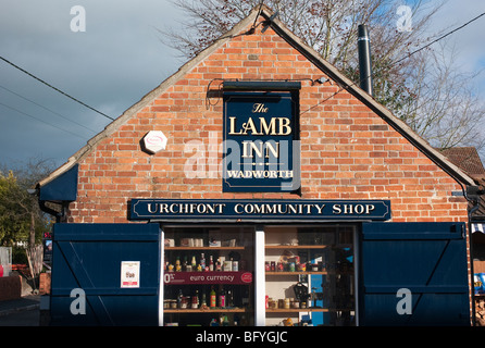 Urchfont communauté boutique dans le Wiltshire UK Banque D'Images