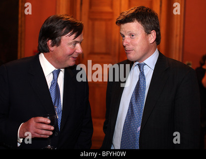 Richard Benyon MP et Harry Henderson à Englefield House Banque D'Images