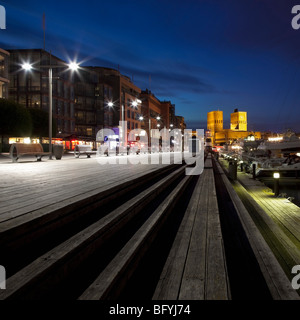 Aker Brygge et Hôtel de Ville d'Oslo Banque D'Images